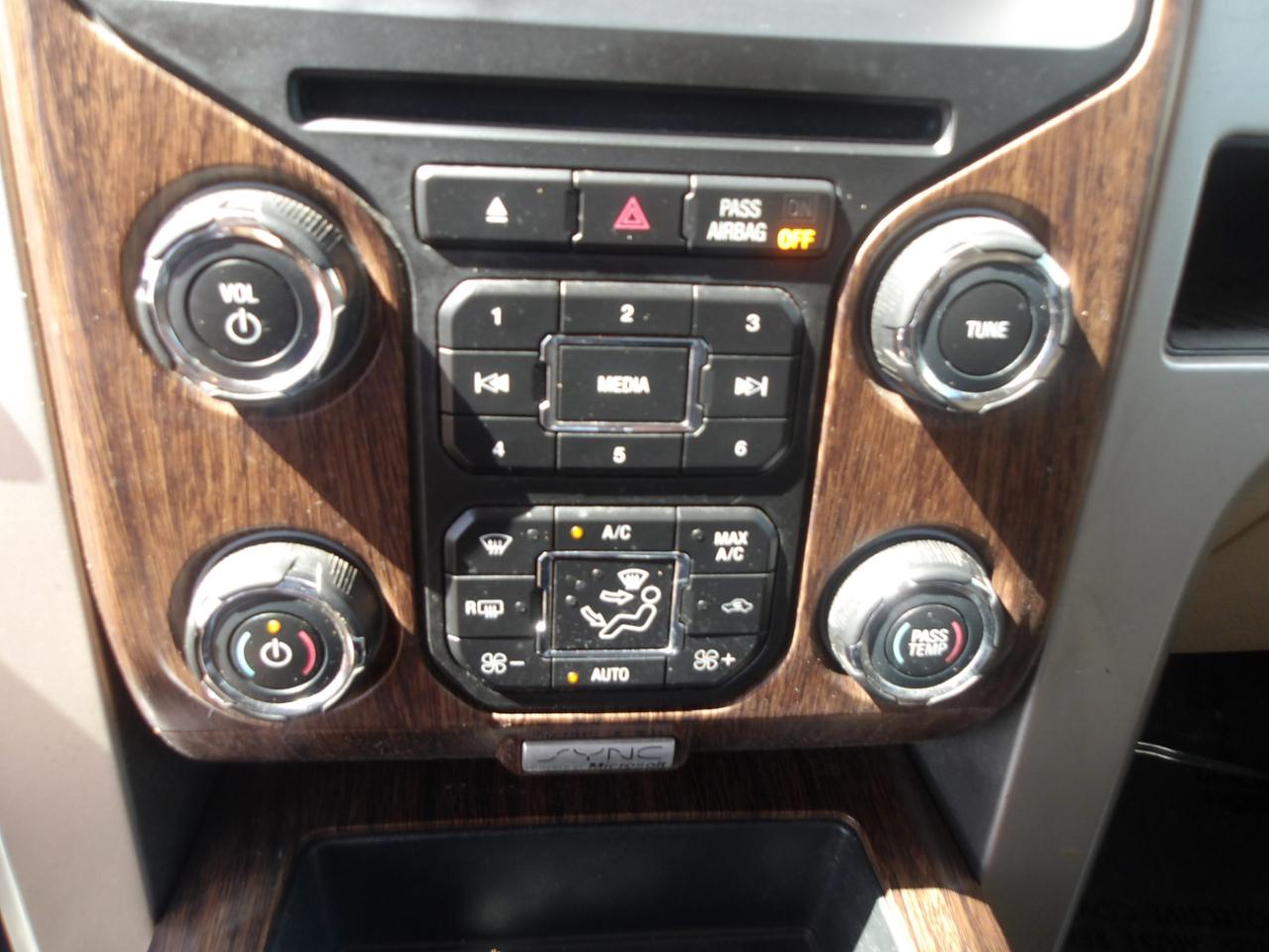 Ford F-150 4WD SuperCrew 145" Lariat 2014