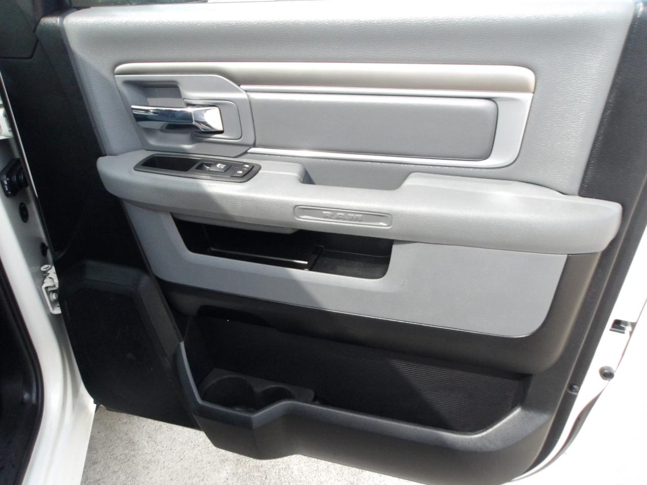 RAM 1500 2WD Crew Cab 140.5" Lone Star 2016