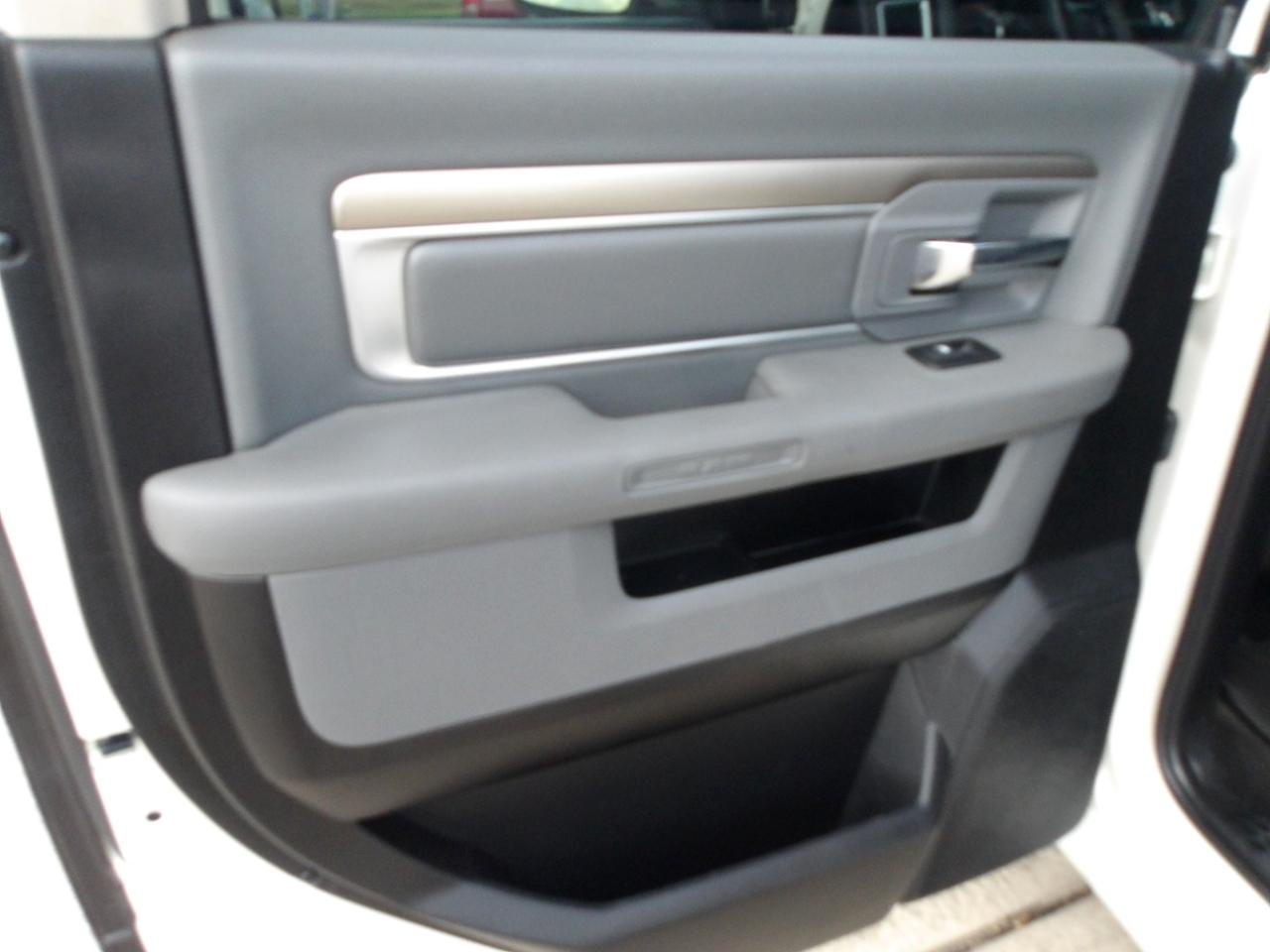RAM 1500 2WD Crew Cab 140.5" Lone Star 2016