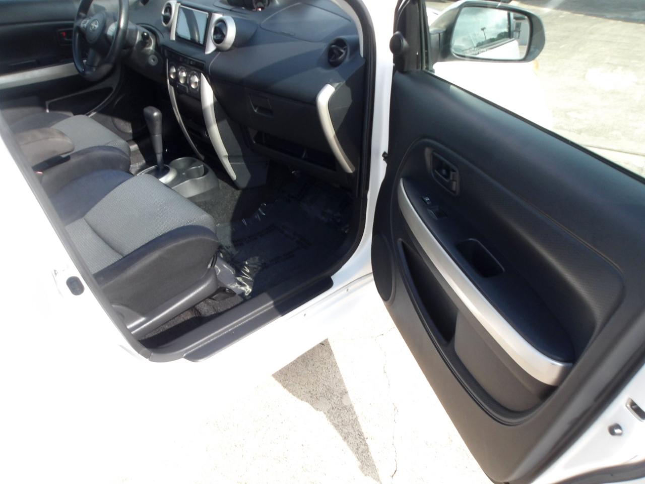 Scion xA 4dr Sdn Auto (Natl) 2006