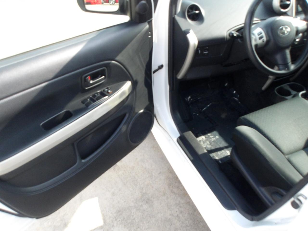 Scion xA 4dr Sdn Auto (Natl) 2006