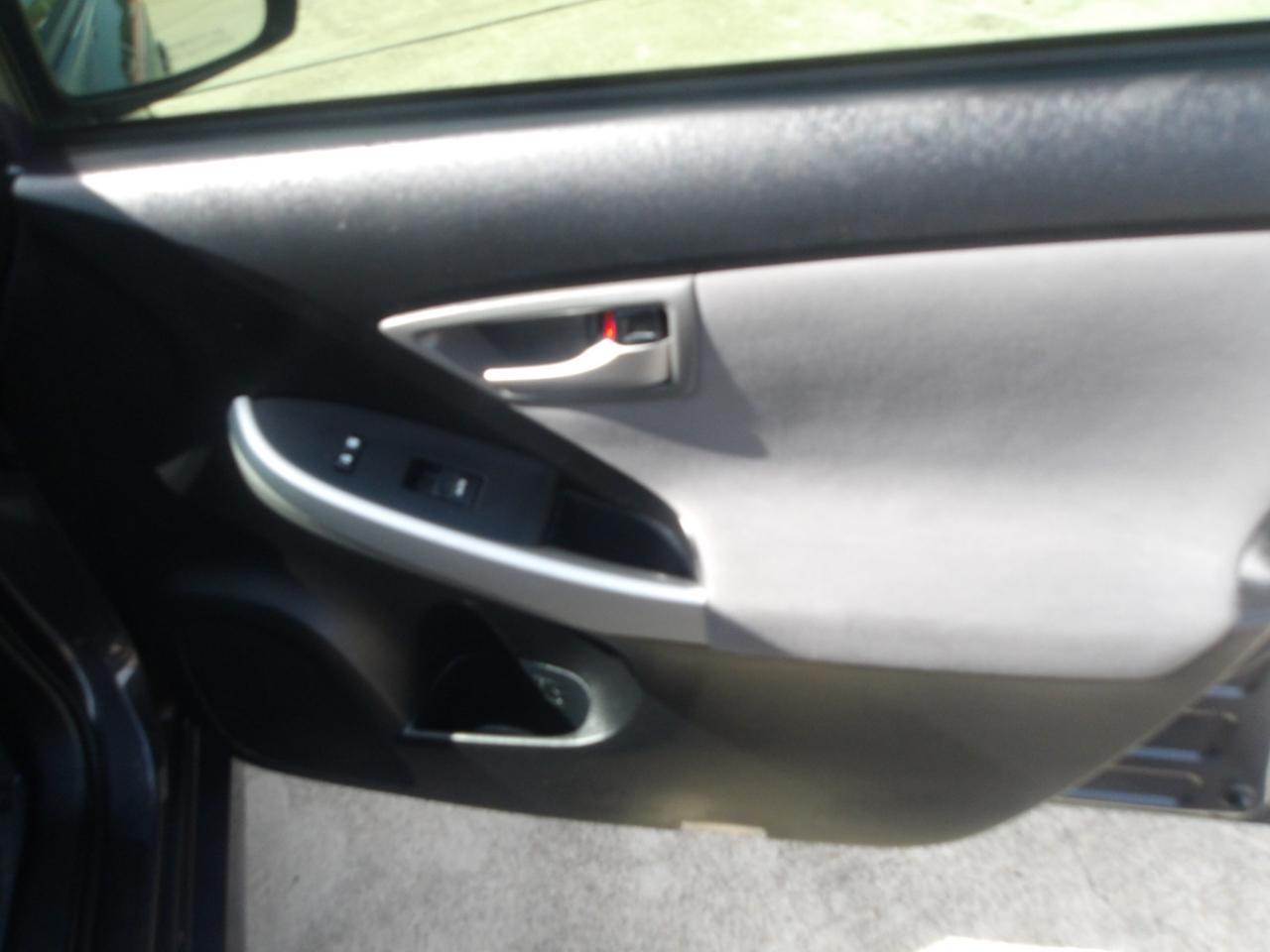 Toyota Prius 5dr HB Persona Series Special Edition (Natl) 2015
