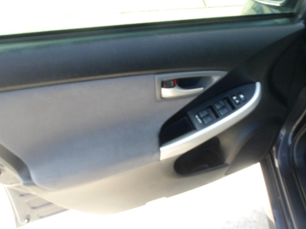 Toyota Prius 5dr HB Persona Series Special Edition (Natl) 2015