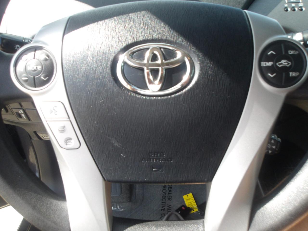 Toyota Prius 5dr HB Persona Series Special Edition (Natl) 2015