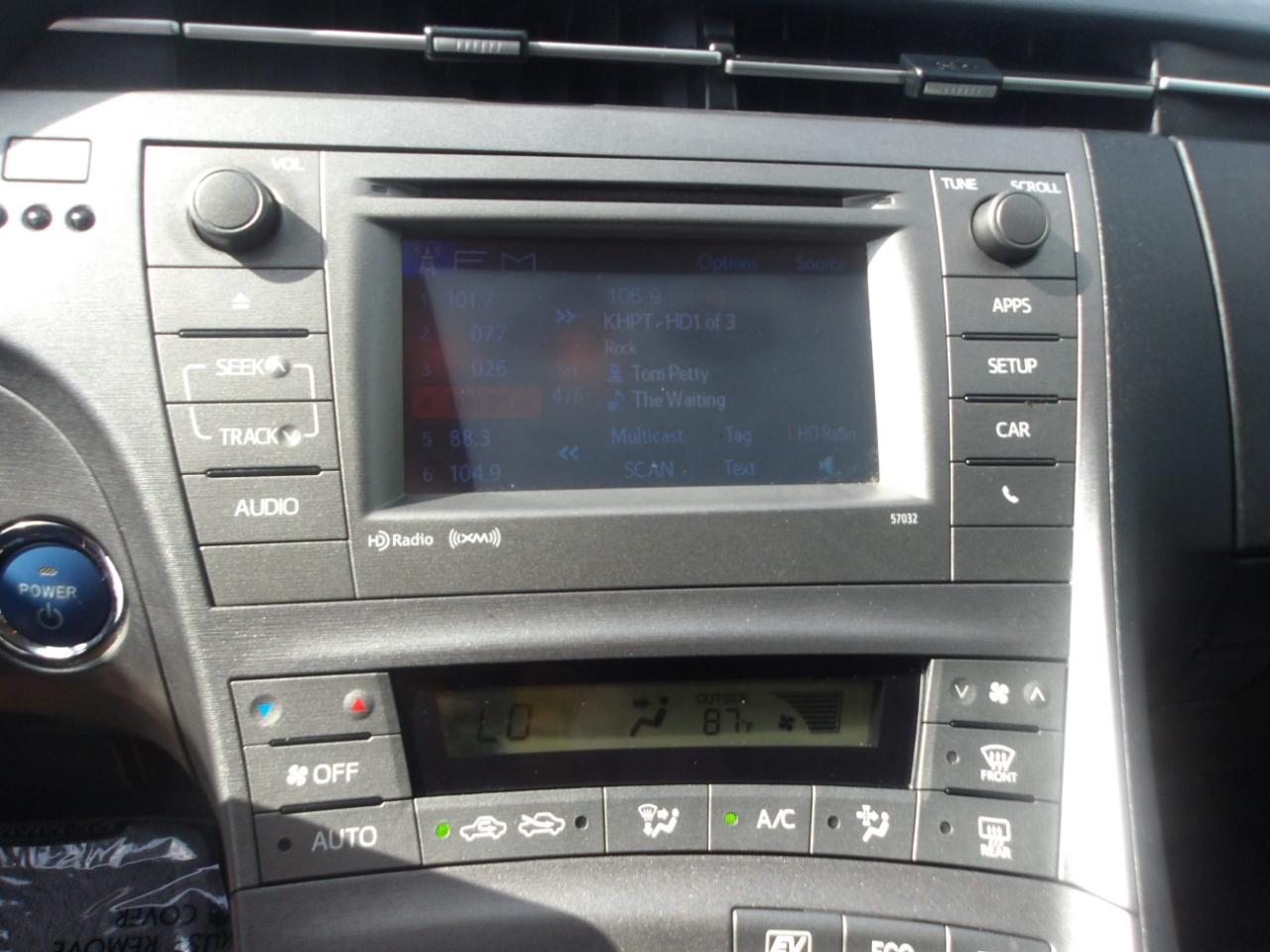Toyota Prius 5dr HB Persona Series Special Edition (Natl) 2015