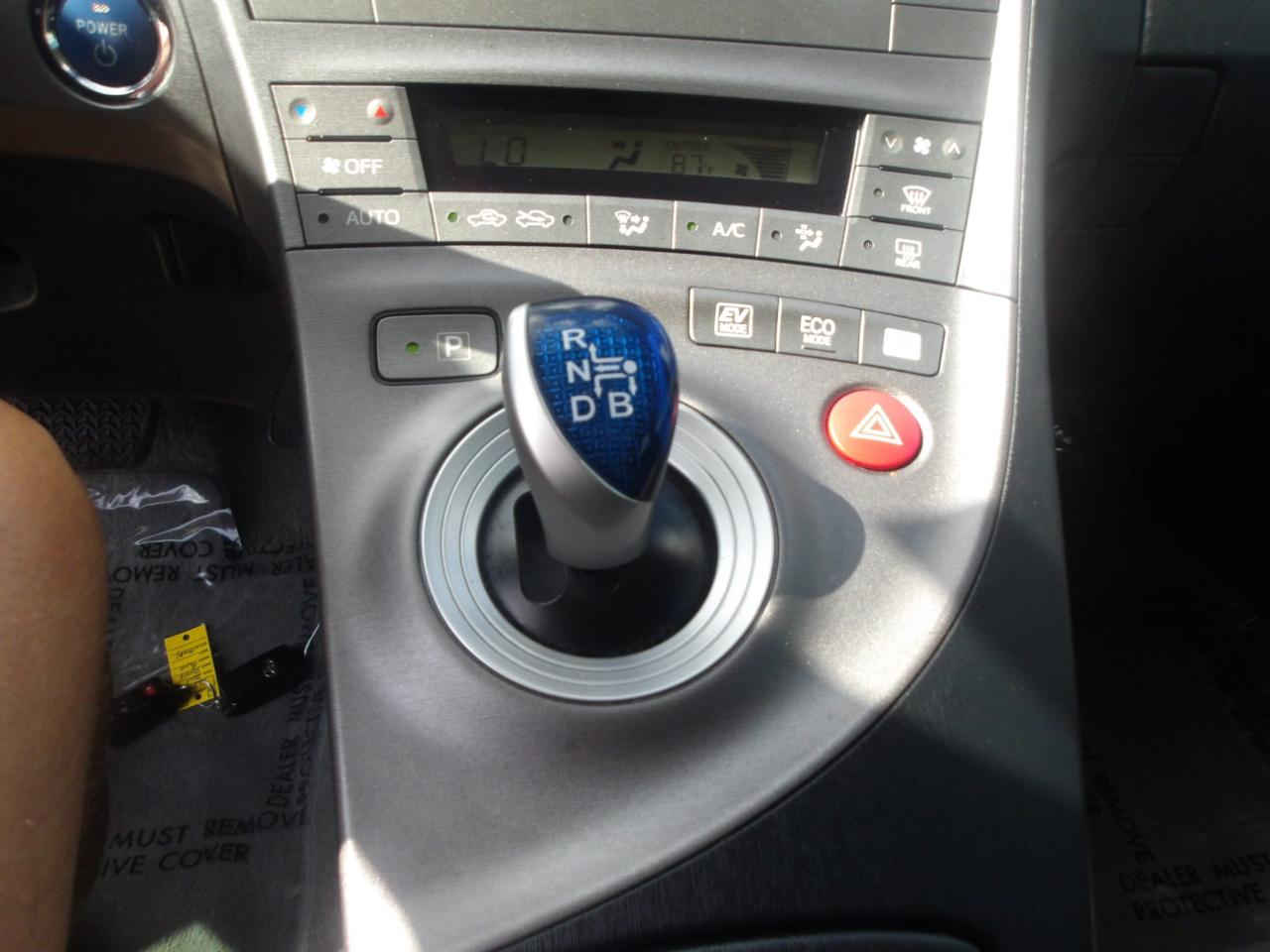 Toyota Prius 5dr HB Persona Series Special Edition (Natl) 2015