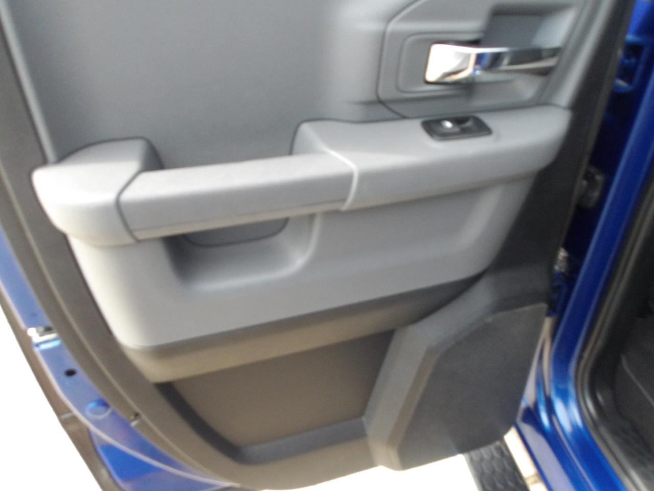 RAM 1500 2WD Quad Cab 140.5" Lone Star 2014