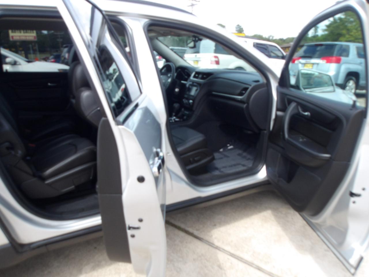 Chevrolet Traverse FWD 4dr LT w/2LT 2017