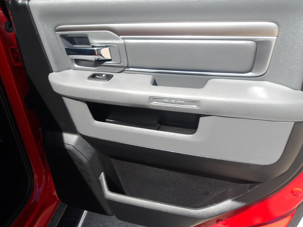 RAM 1500 2WD Crew Cab 140.5" Lone Star 2016
