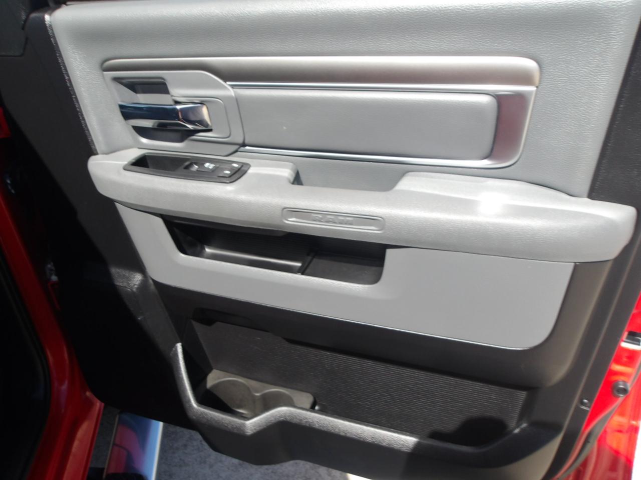 RAM 1500 2WD Crew Cab 140.5" Lone Star 2016