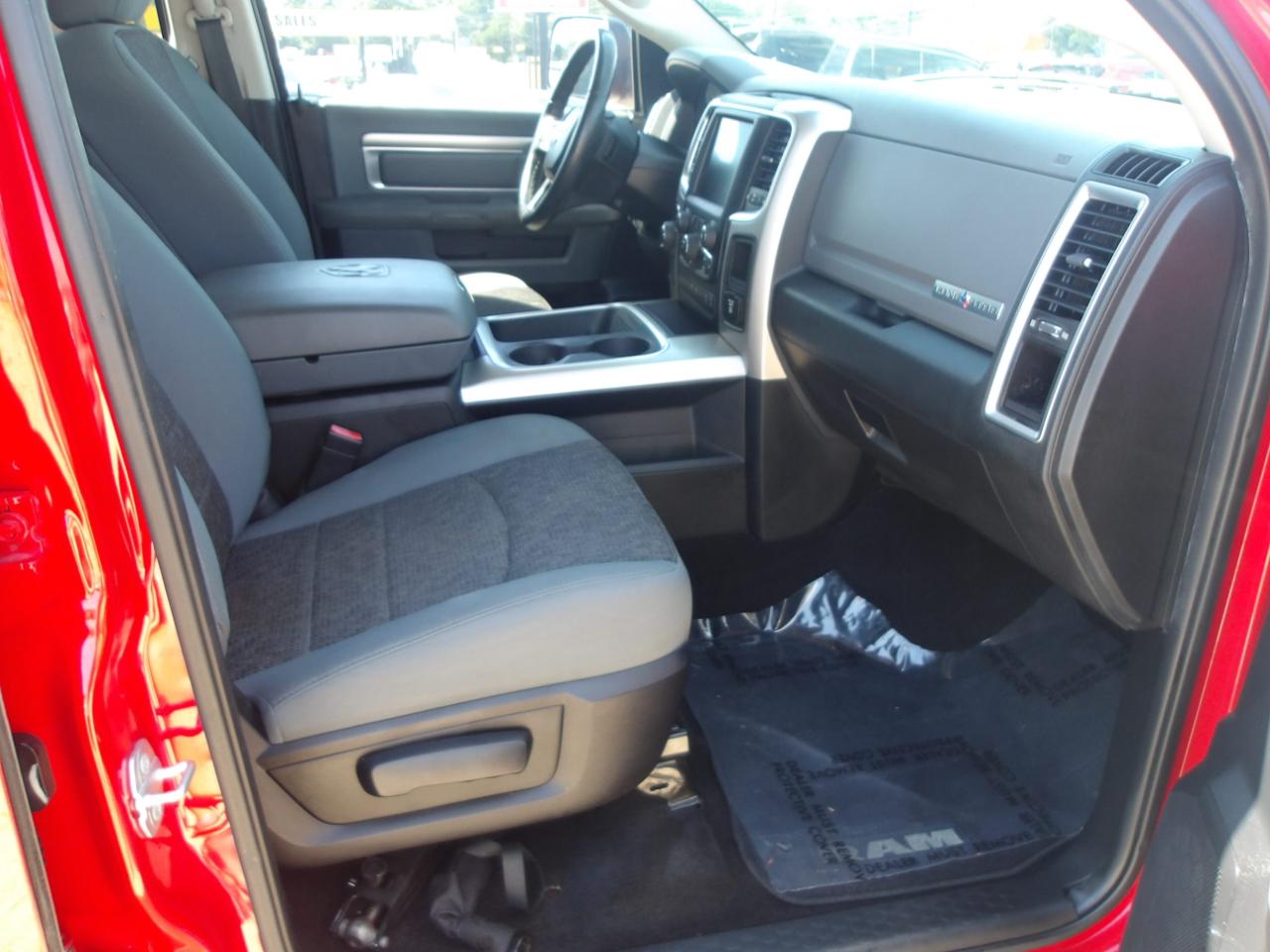 RAM 1500 2WD Crew Cab 140.5" Lone Star 2016
