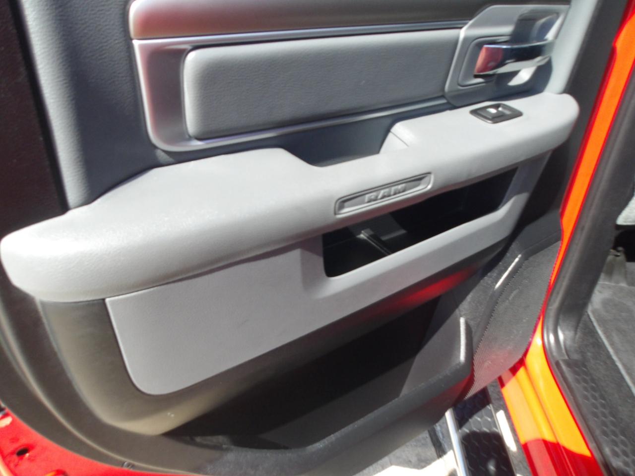 RAM 1500 2WD Crew Cab 140.5" Lone Star 2016