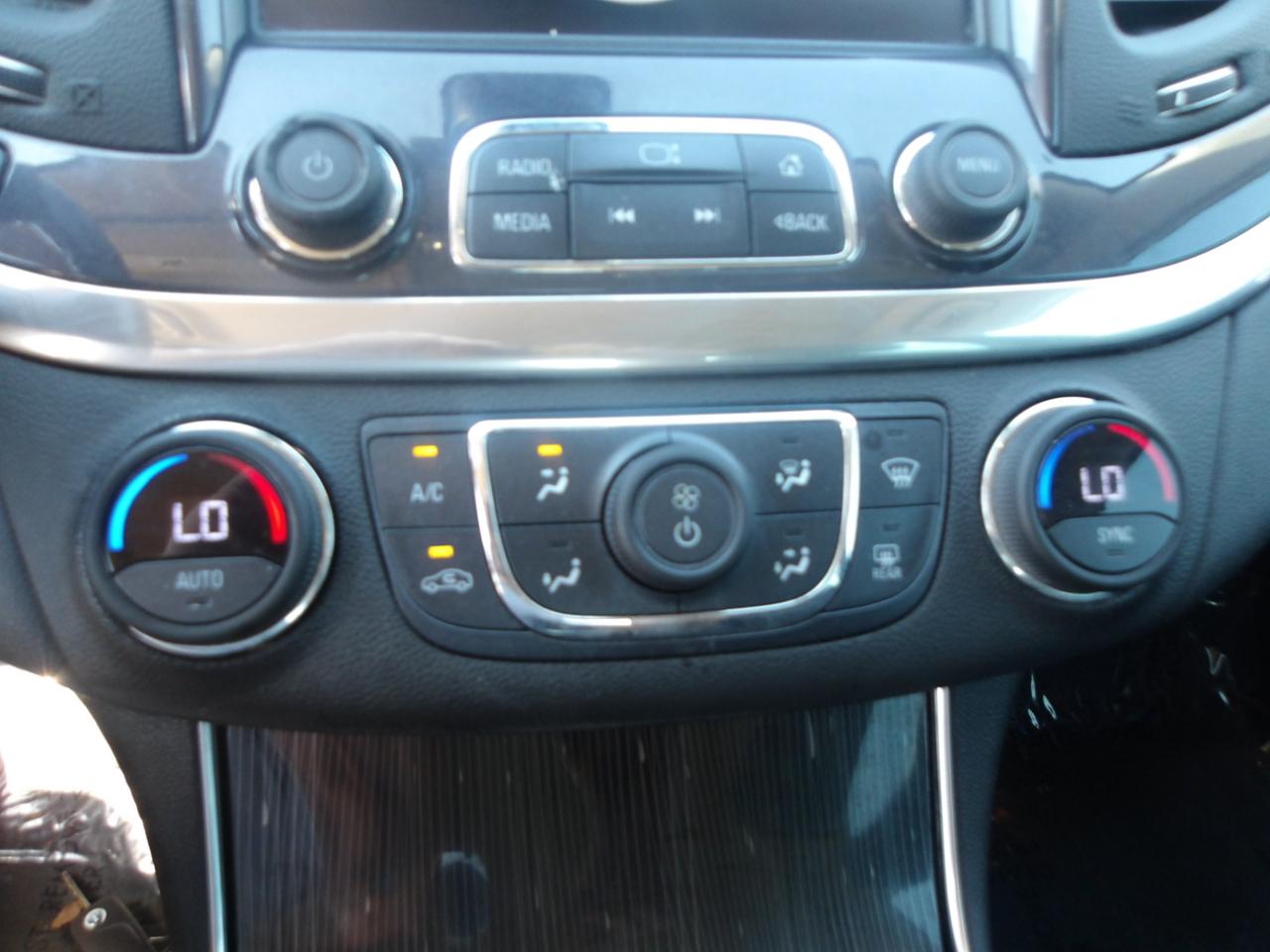 Chevrolet Impala 4dr Sdn LT w/1LT 2018