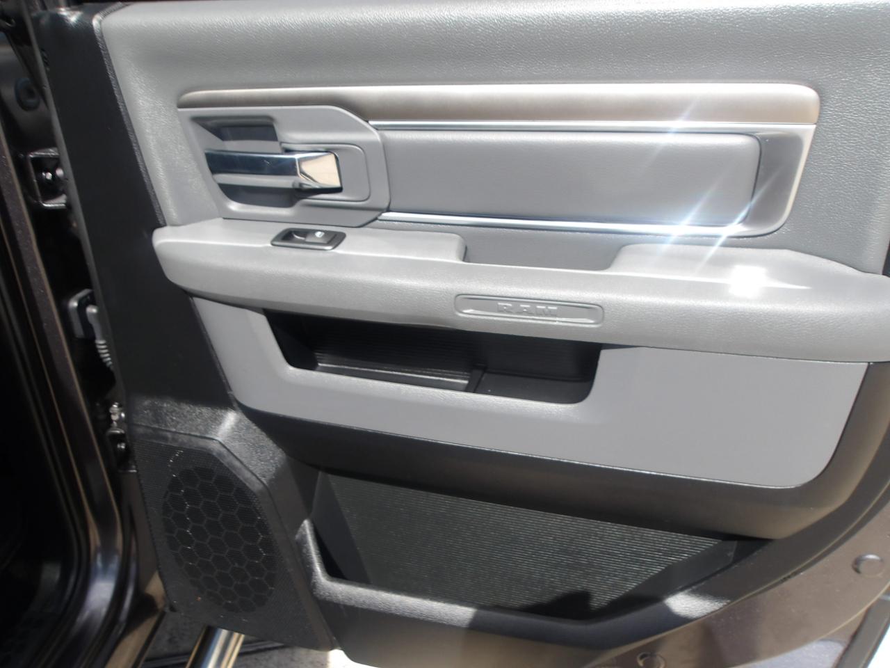 RAM 1500 2WD Crew Cab 140.5" Lone Star 2016
