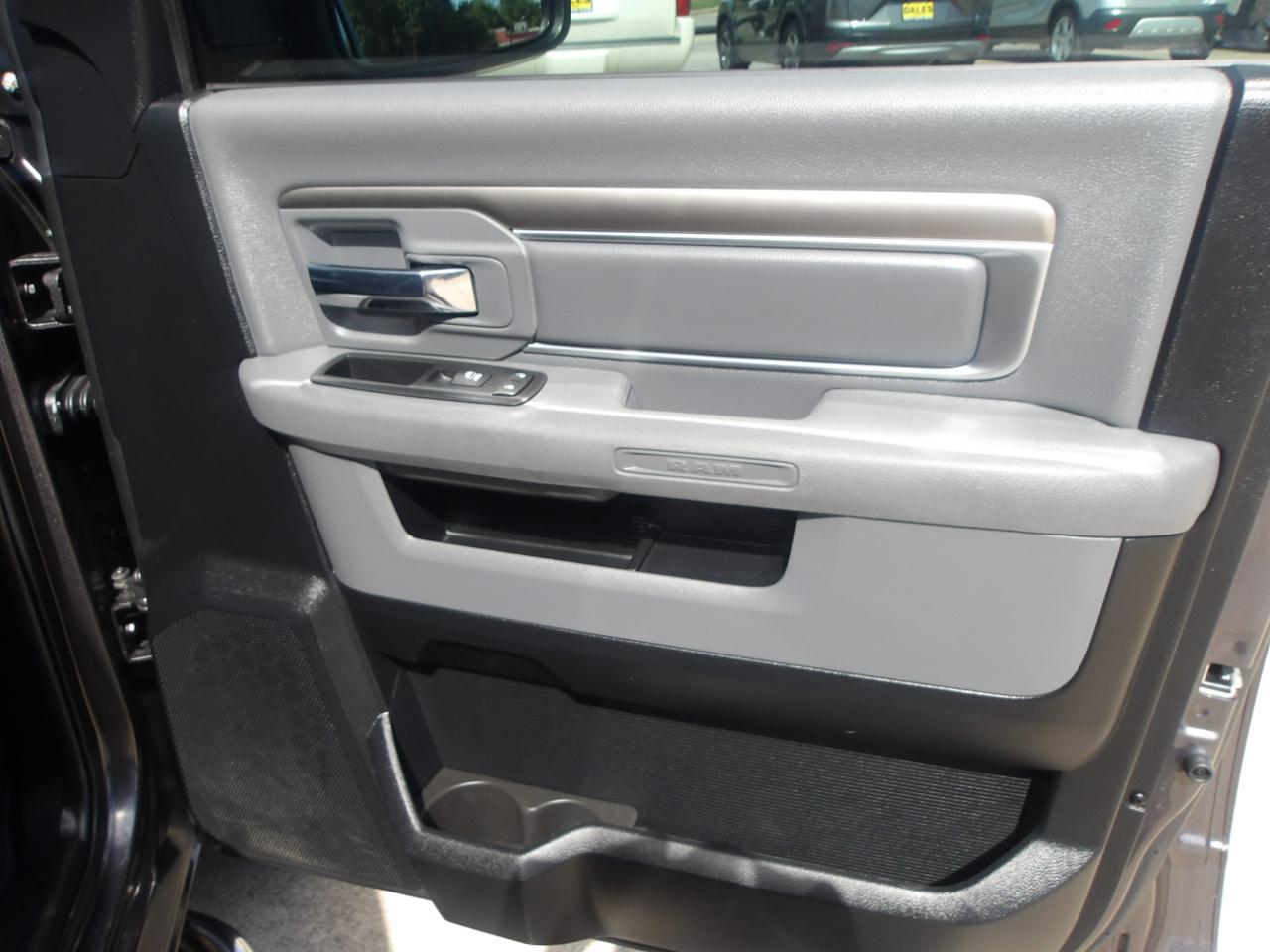 RAM 1500 2WD Crew Cab 140.5" Lone Star 2016