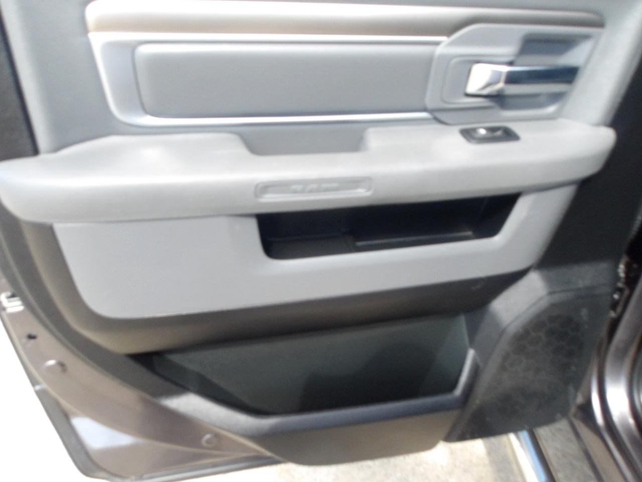 RAM 1500 2WD Crew Cab 140.5" Lone Star 2016