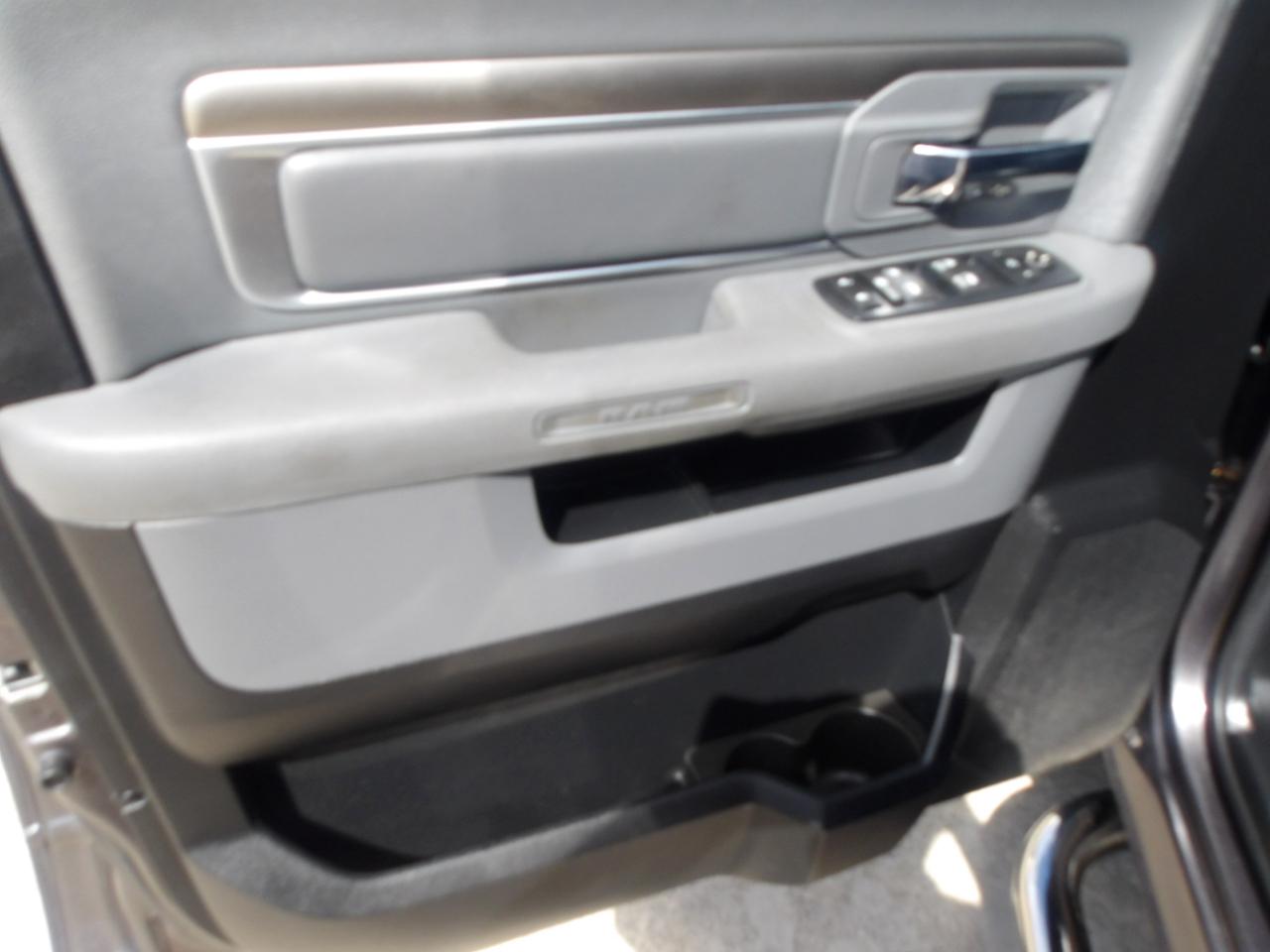 RAM 1500 2WD Crew Cab 140.5" Lone Star 2016