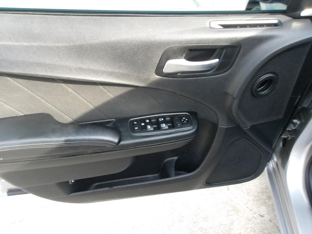 Dodge Charger 4dr Sdn SXT RWD 2016