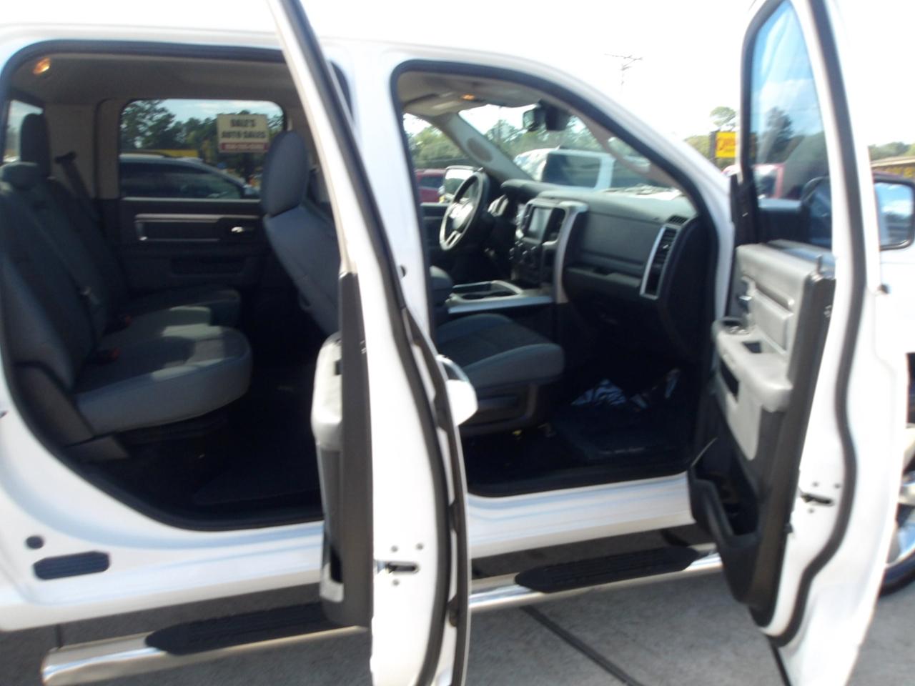 RAM 1500 4WD Crew Cab 140.5" Big Horn 2015