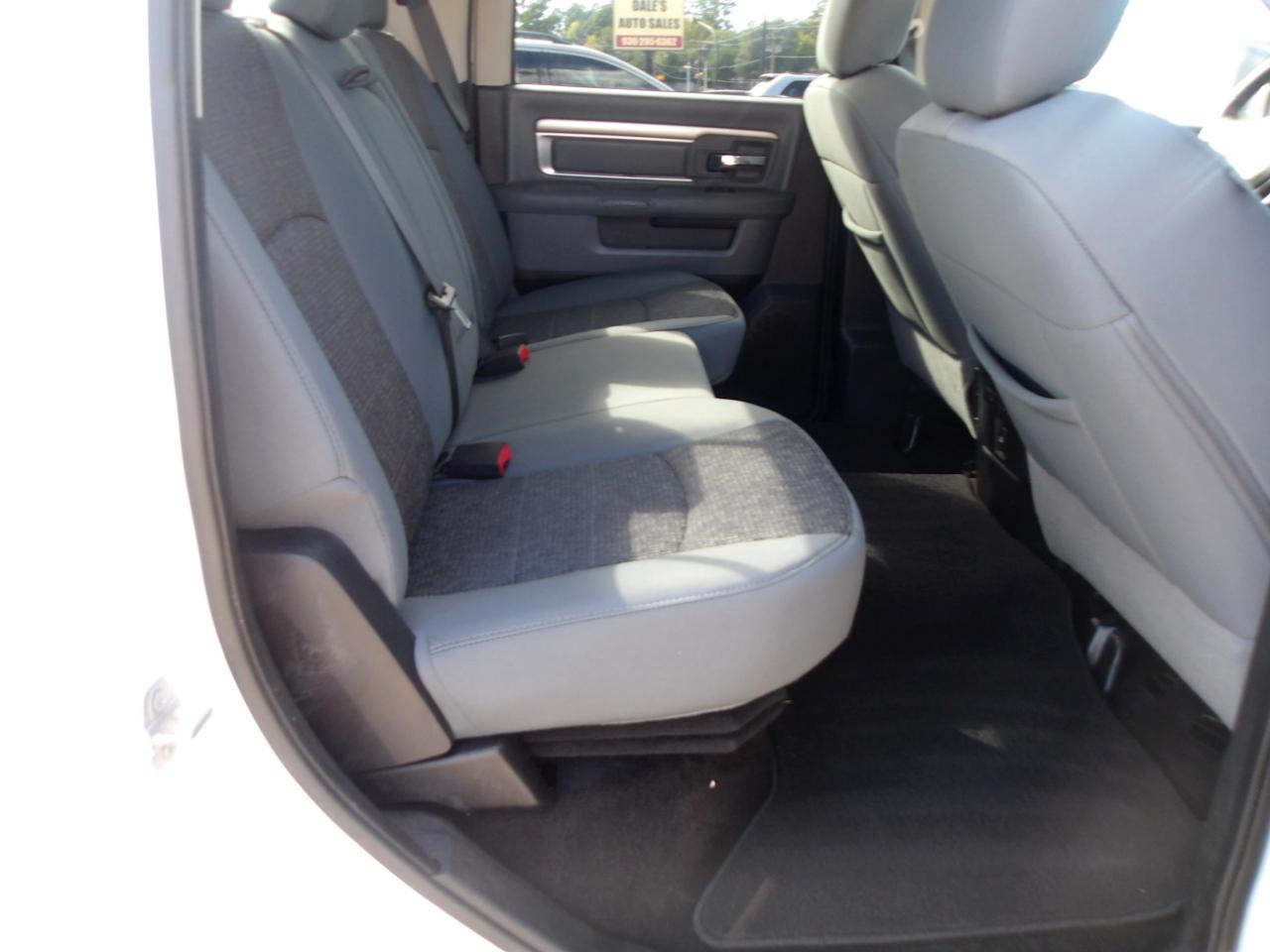 RAM 1500 4WD Crew Cab 140.5" Big Horn 2015