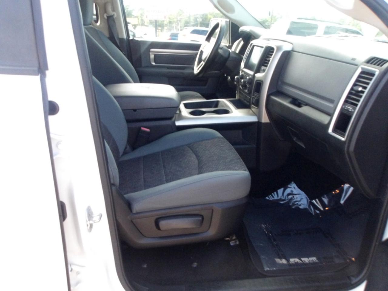 RAM 1500 4WD Crew Cab 140.5" Big Horn 2015