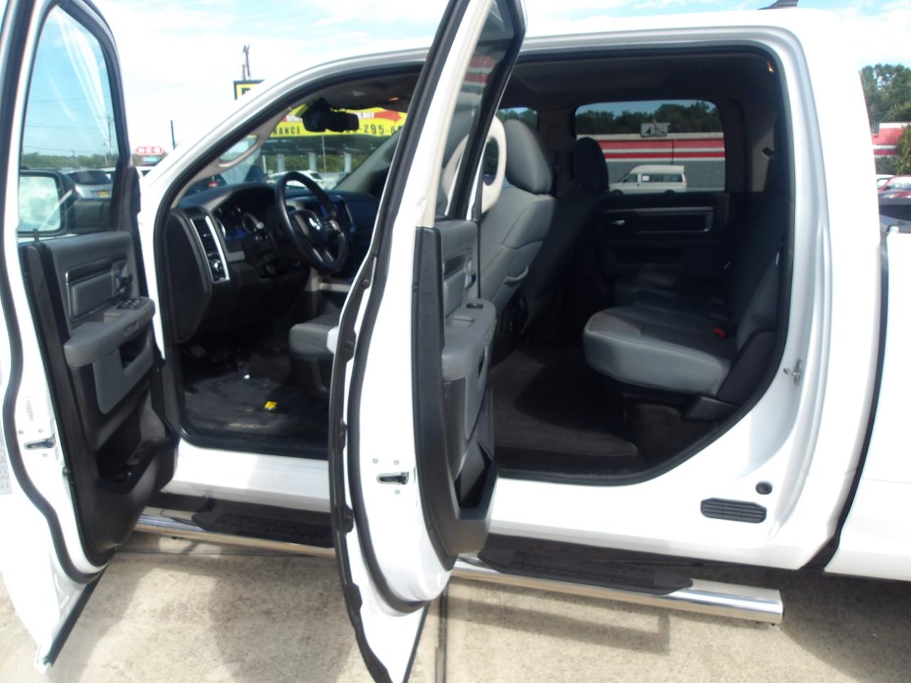 RAM 1500 4WD Crew Cab 140.5" Big Horn 2015