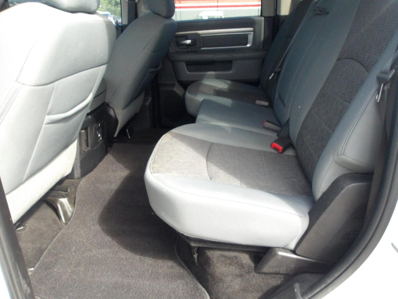 RAM 1500 4WD Crew Cab 140.5" Big Horn 2015