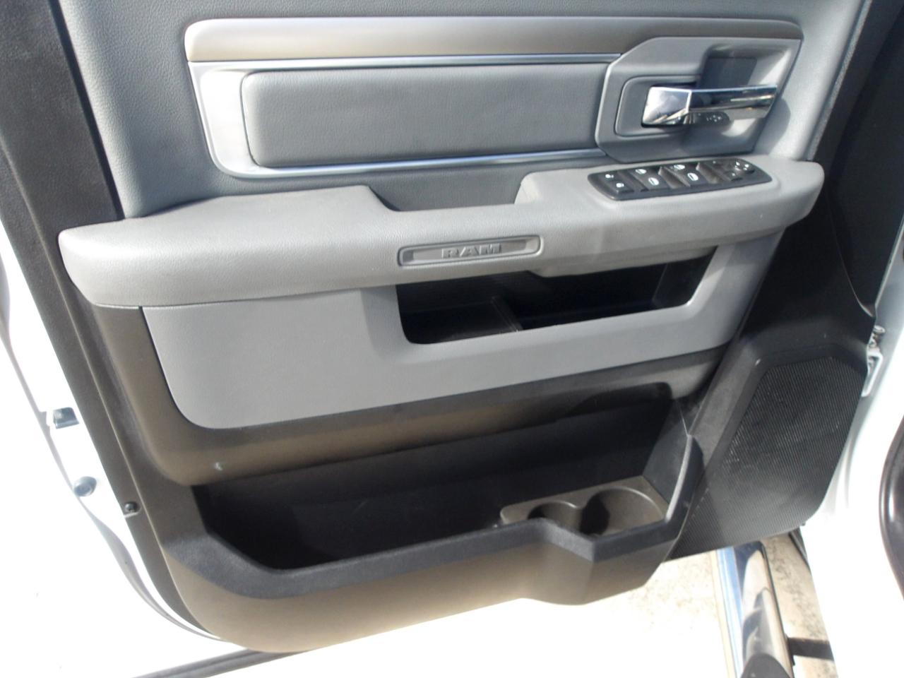 RAM 1500 4WD Crew Cab 140.5" Big Horn 2015