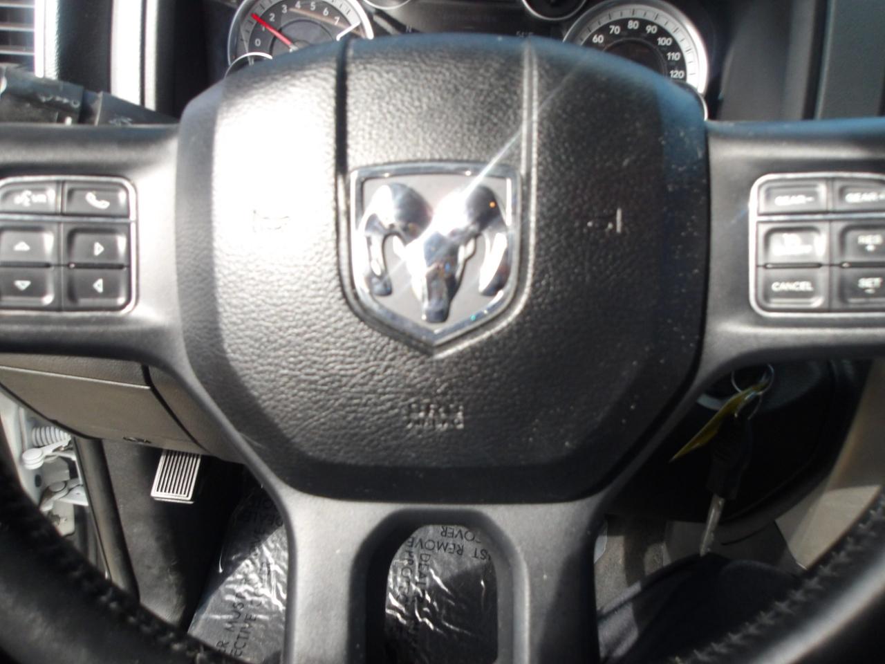 RAM 1500 4WD Crew Cab 140.5" Big Horn 2015