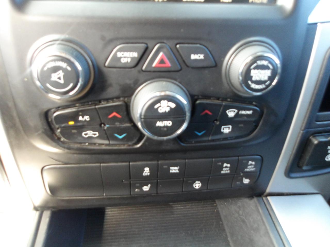 RAM 1500 4WD Crew Cab 140.5" Big Horn 2015