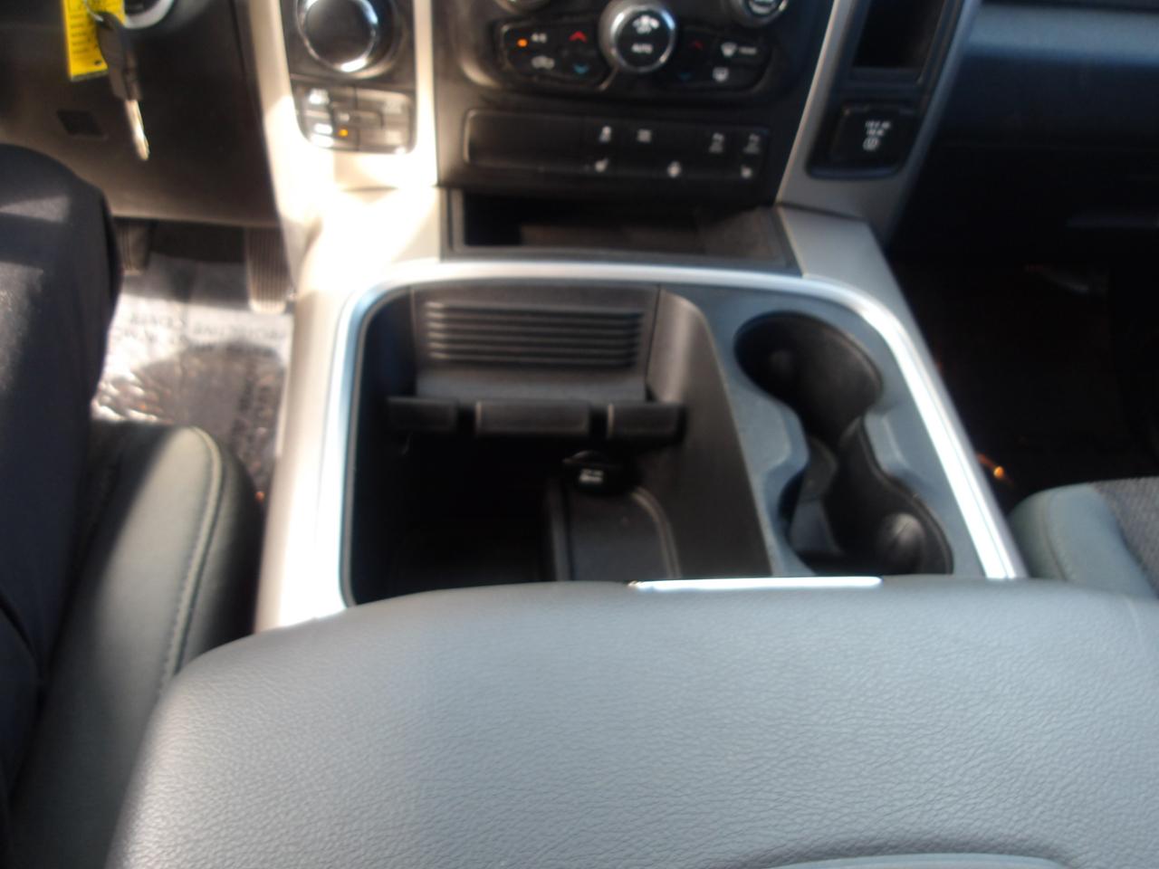RAM 1500 4WD Crew Cab 140.5" Big Horn 2015