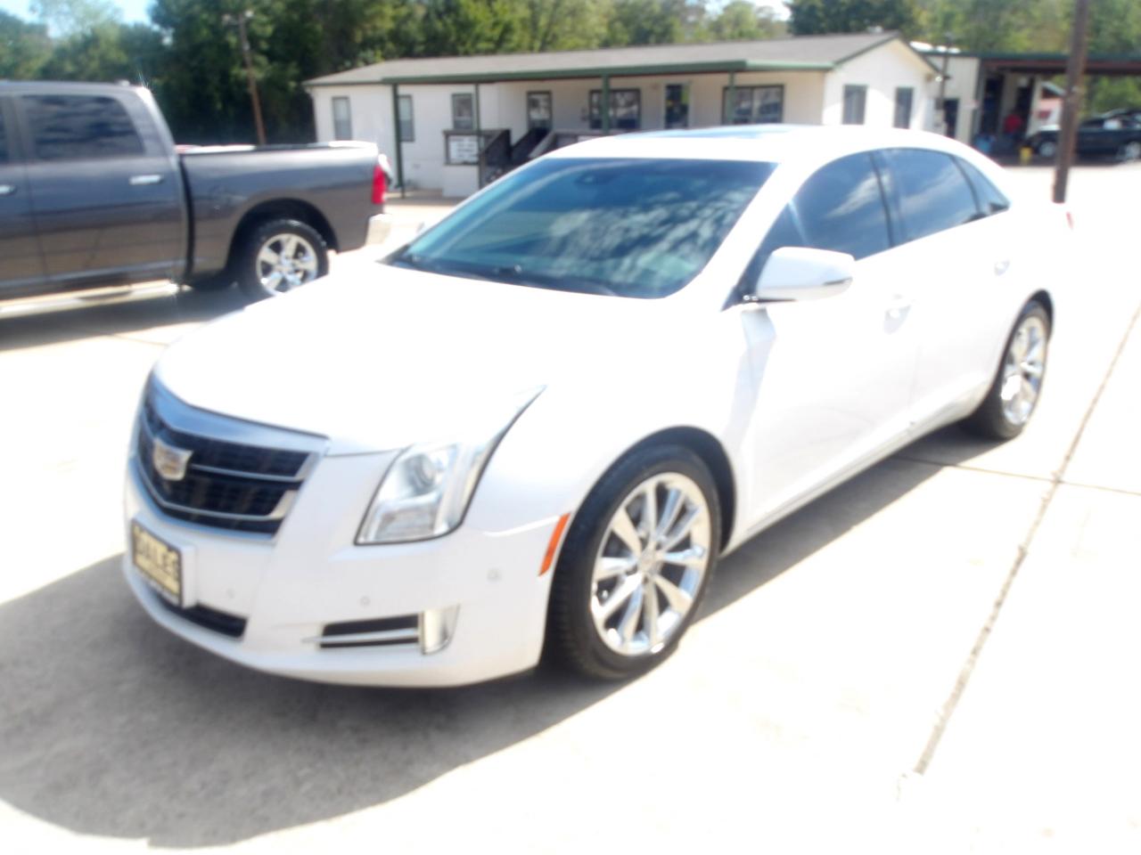 Cadillac XTS 4dr Sdn Luxury FWD 2017