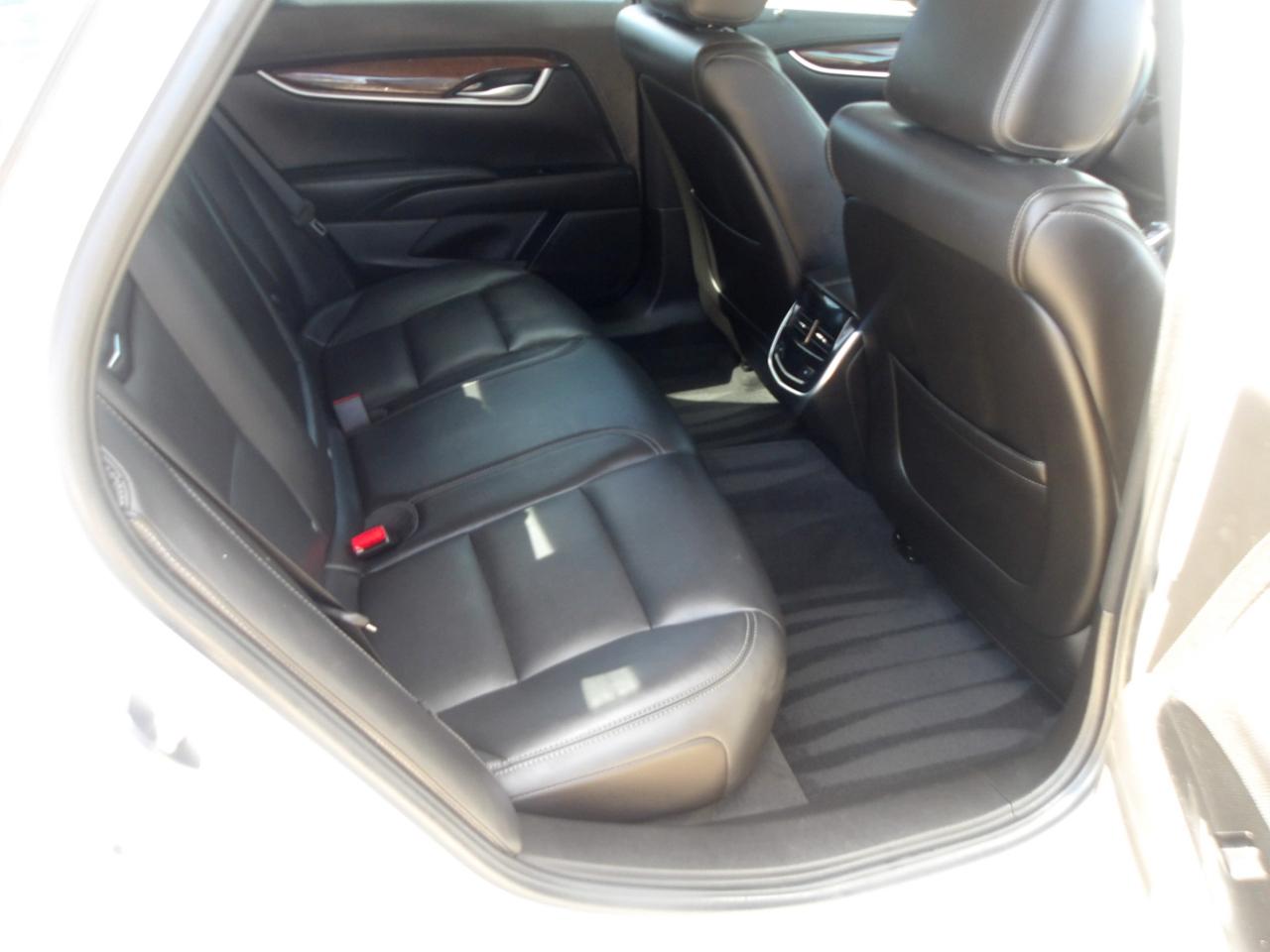 Cadillac XTS 4dr Sdn Luxury FWD 2017