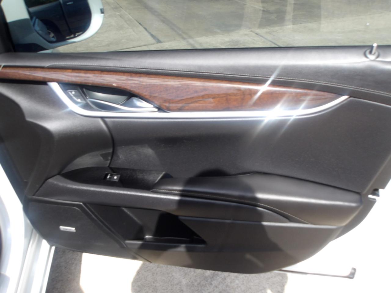 Cadillac XTS 4dr Sdn Luxury FWD 2017
