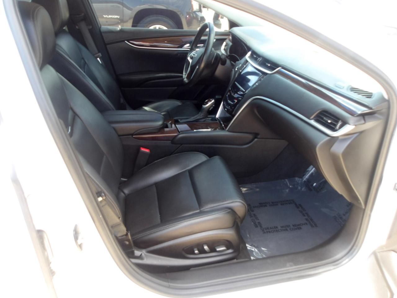 Cadillac XTS 4dr Sdn Luxury FWD 2017