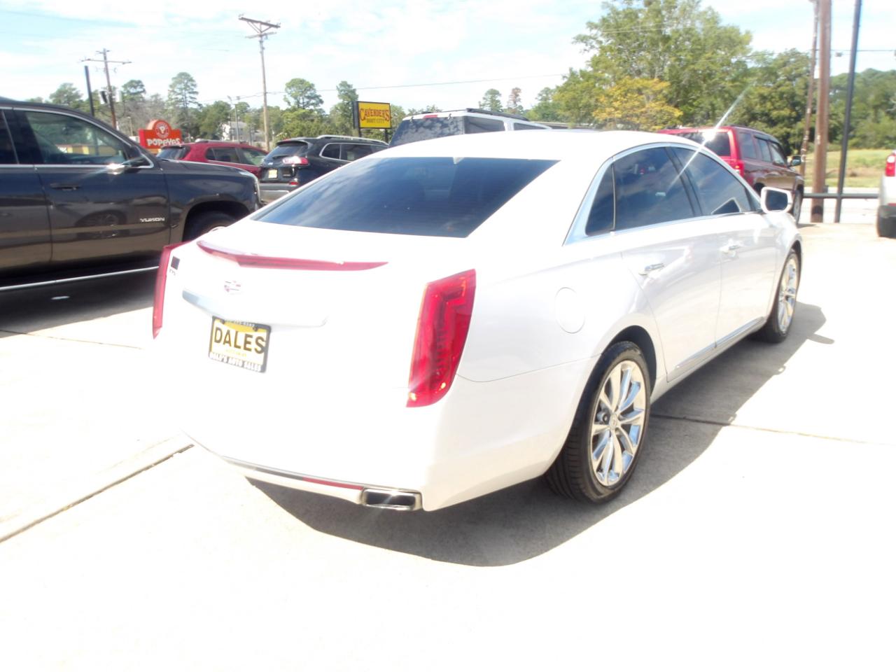 Cadillac XTS 4dr Sdn Luxury FWD 2017