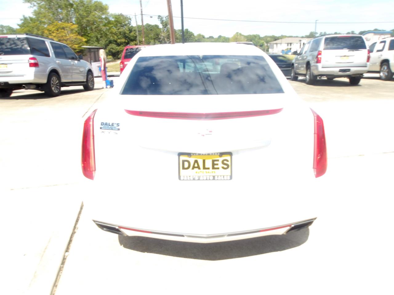 Cadillac XTS 4dr Sdn Luxury FWD 2017