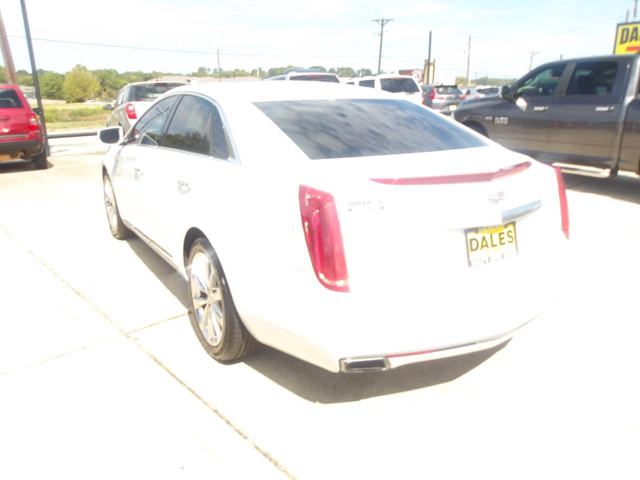 Cadillac XTS 4dr Sdn Luxury FWD 2017