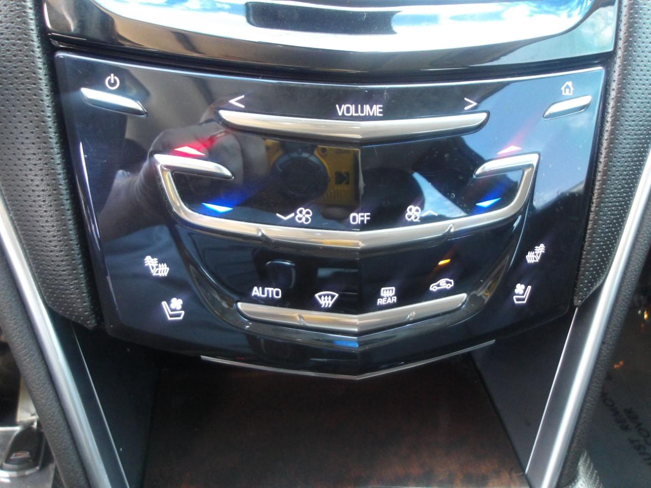 Cadillac XTS 4dr Sdn Luxury FWD 2017