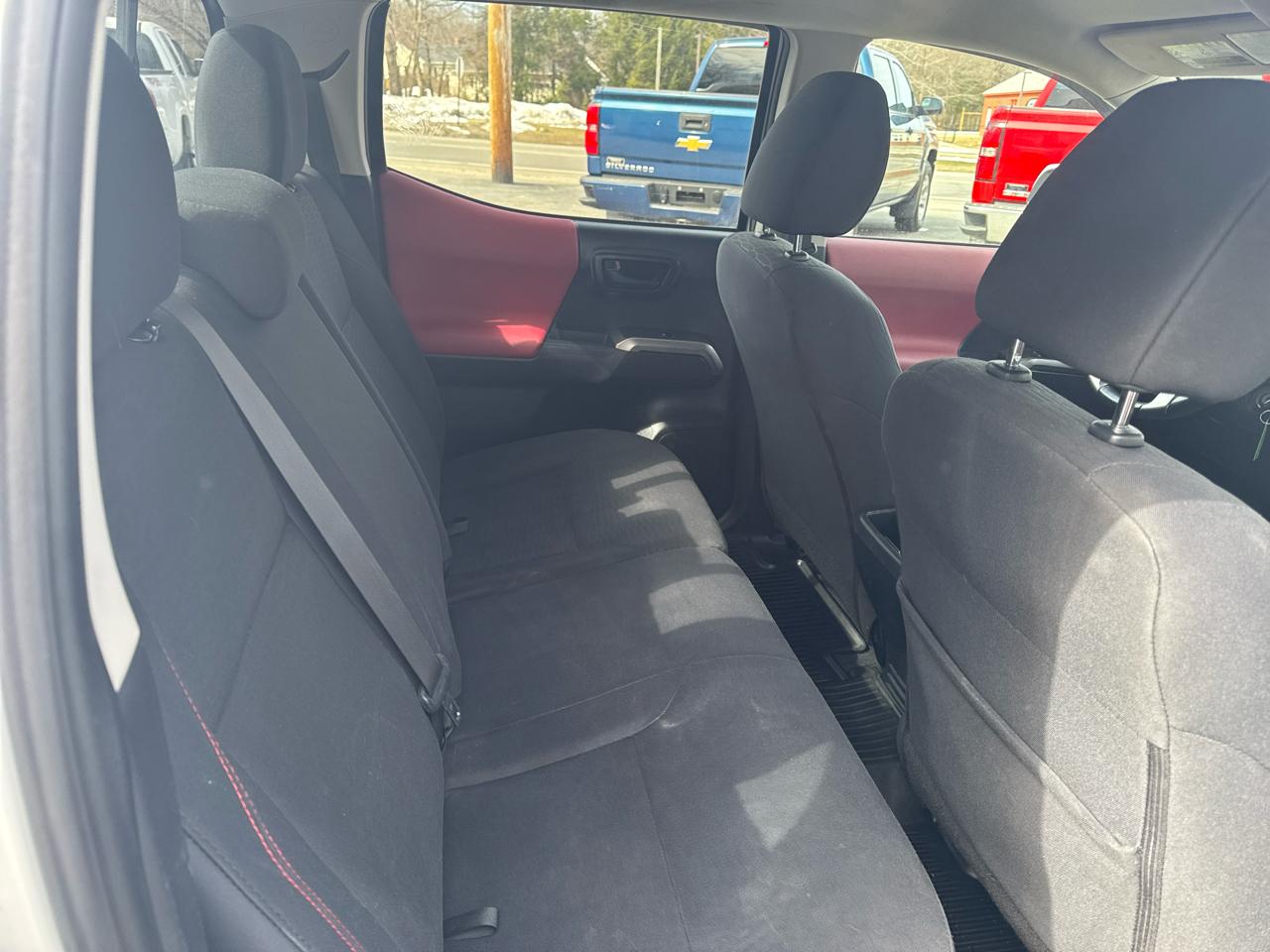 Toyota Tacoma 4WD Double Cab V6 AT (Natl) 2017