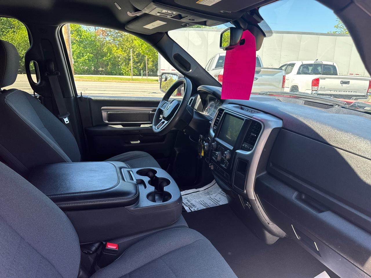 RAM 1500 4WD Quad Cab 140.5" SLT 2022