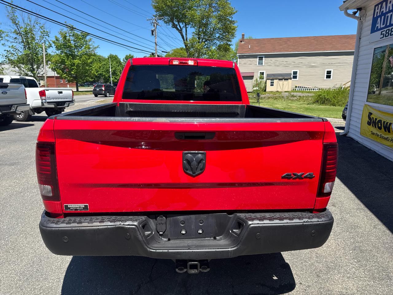 RAM 1500 4WD Quad Cab 140.5" SLT 2022