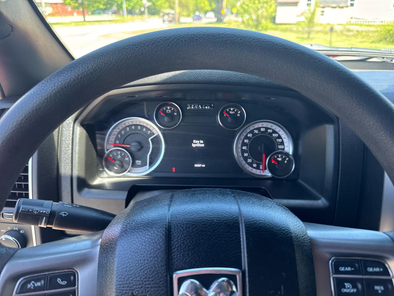 RAM 1500 4WD Quad Cab 140.5" SLT 2022