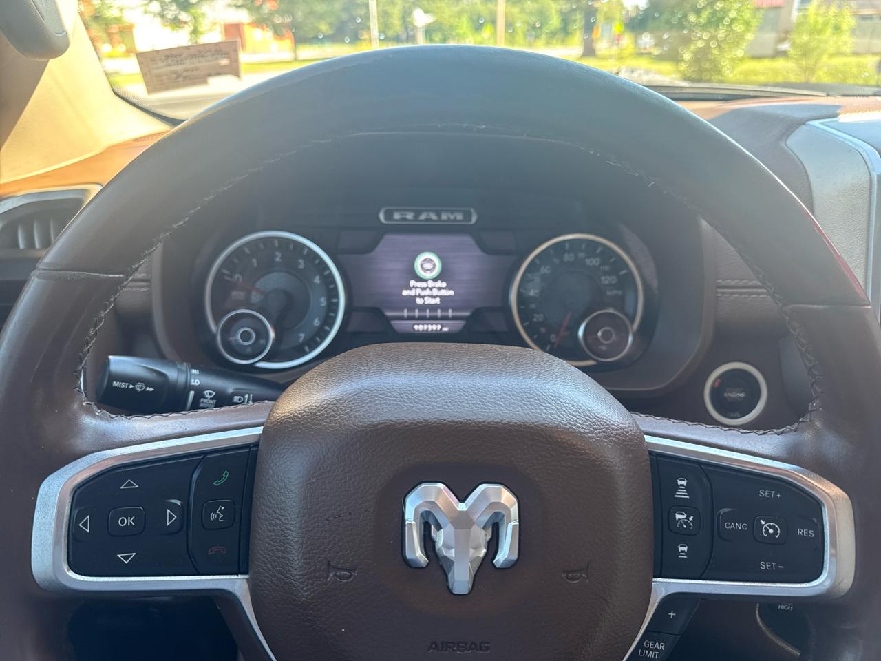 RAM 1500 Laramie Crew Cab SWB 4WD 2019