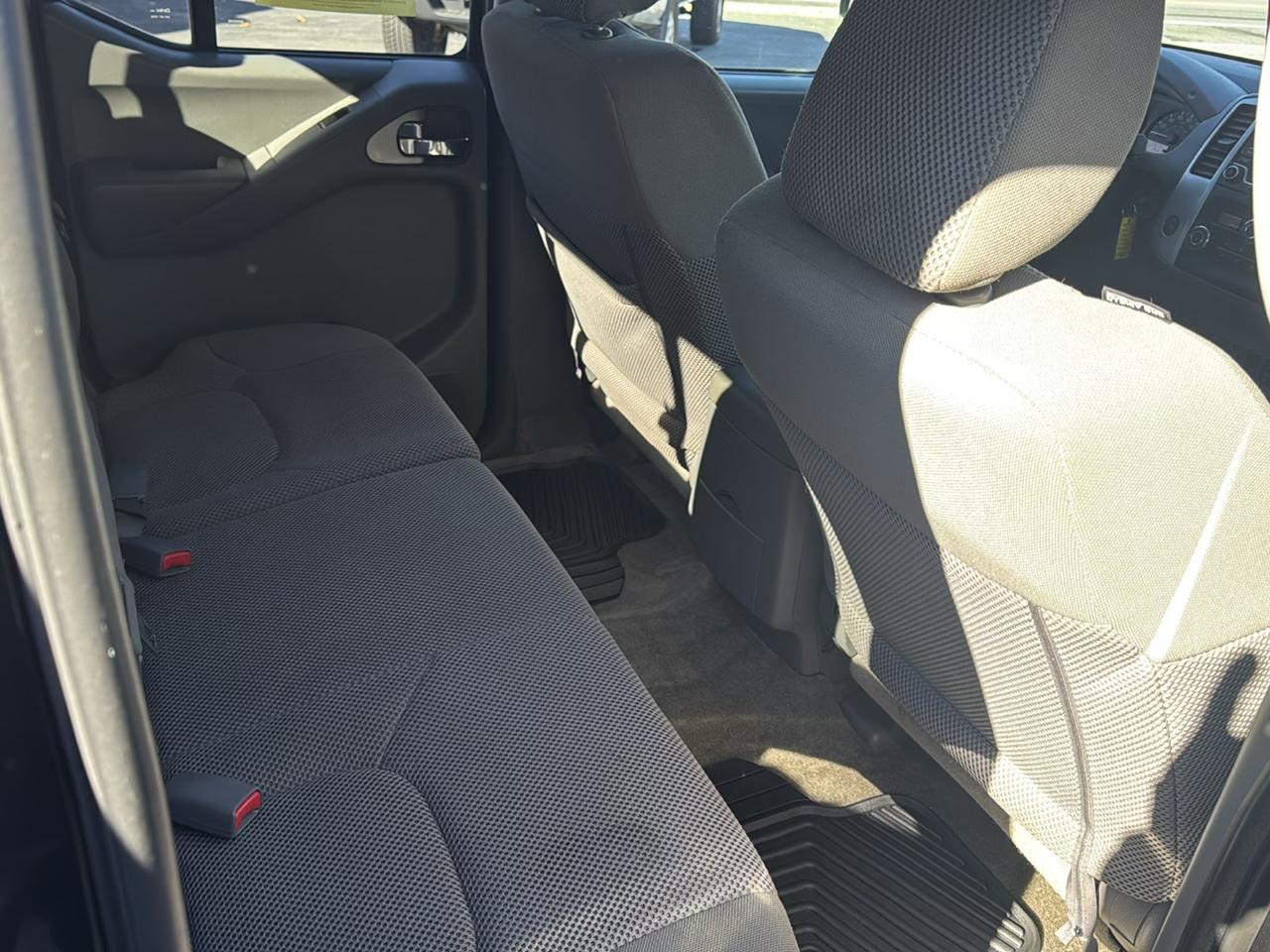 Nissan Frontier 4WD Crew Cab SWB Manual SV 2017