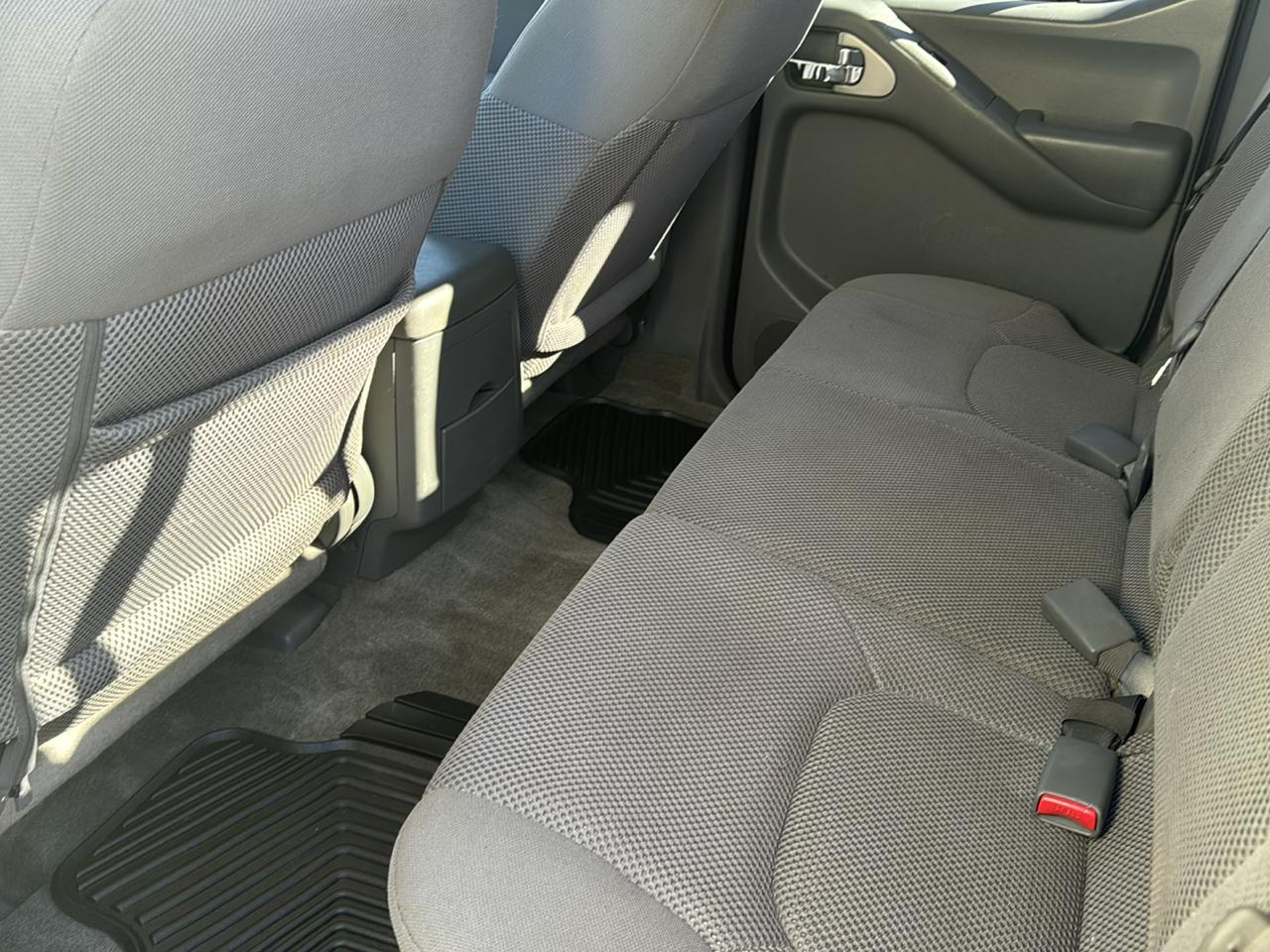 Nissan Frontier 4WD Crew Cab SWB Manual SV 2017