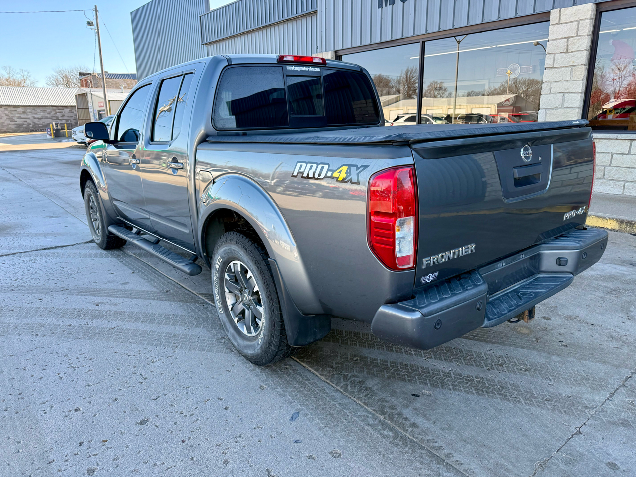 Nissan Frontier PRO-4X Crew Cab 5AT 4WD 2016