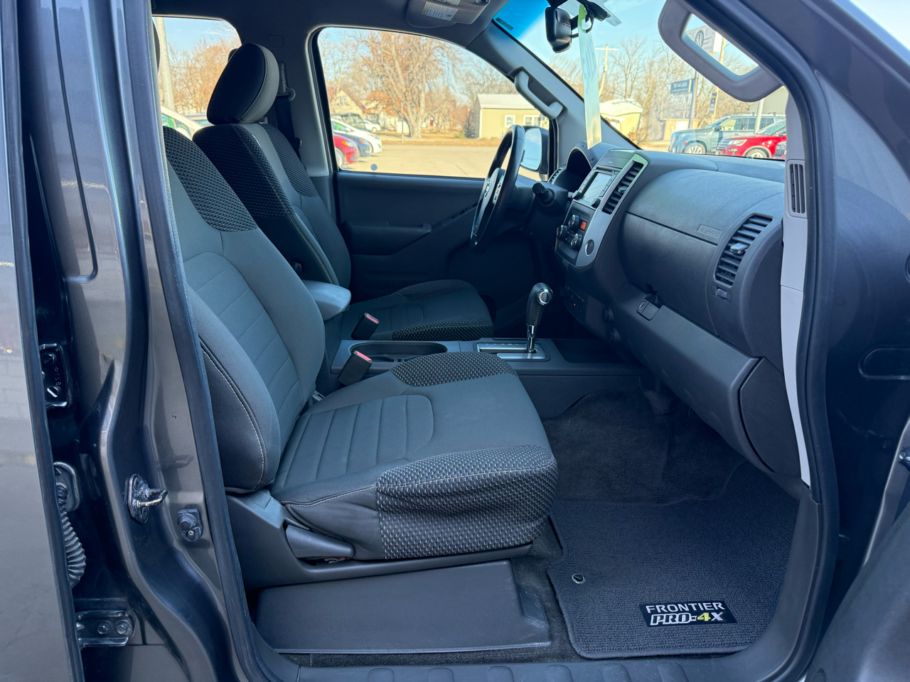 Nissan Frontier PRO-4X Crew Cab 5AT 4WD 2016