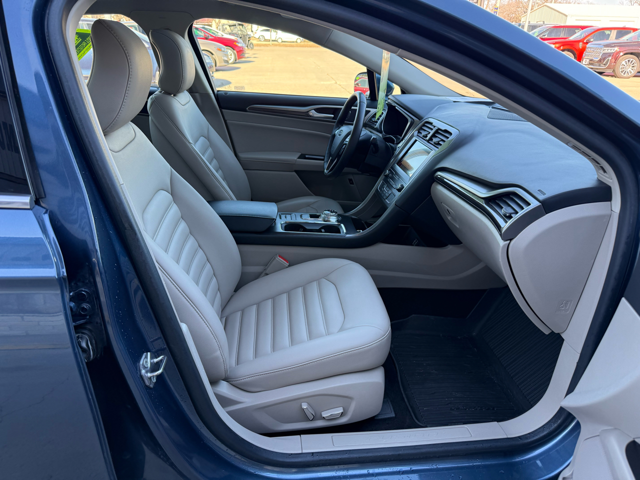 Ford Fusion Hybrid SEL 2019