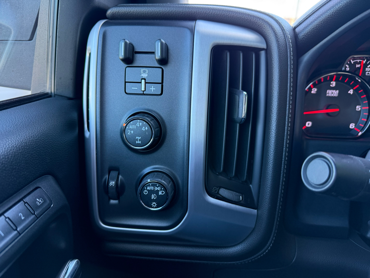 GMC Sierra 1500 SLT Crew Cab 4WD 2015